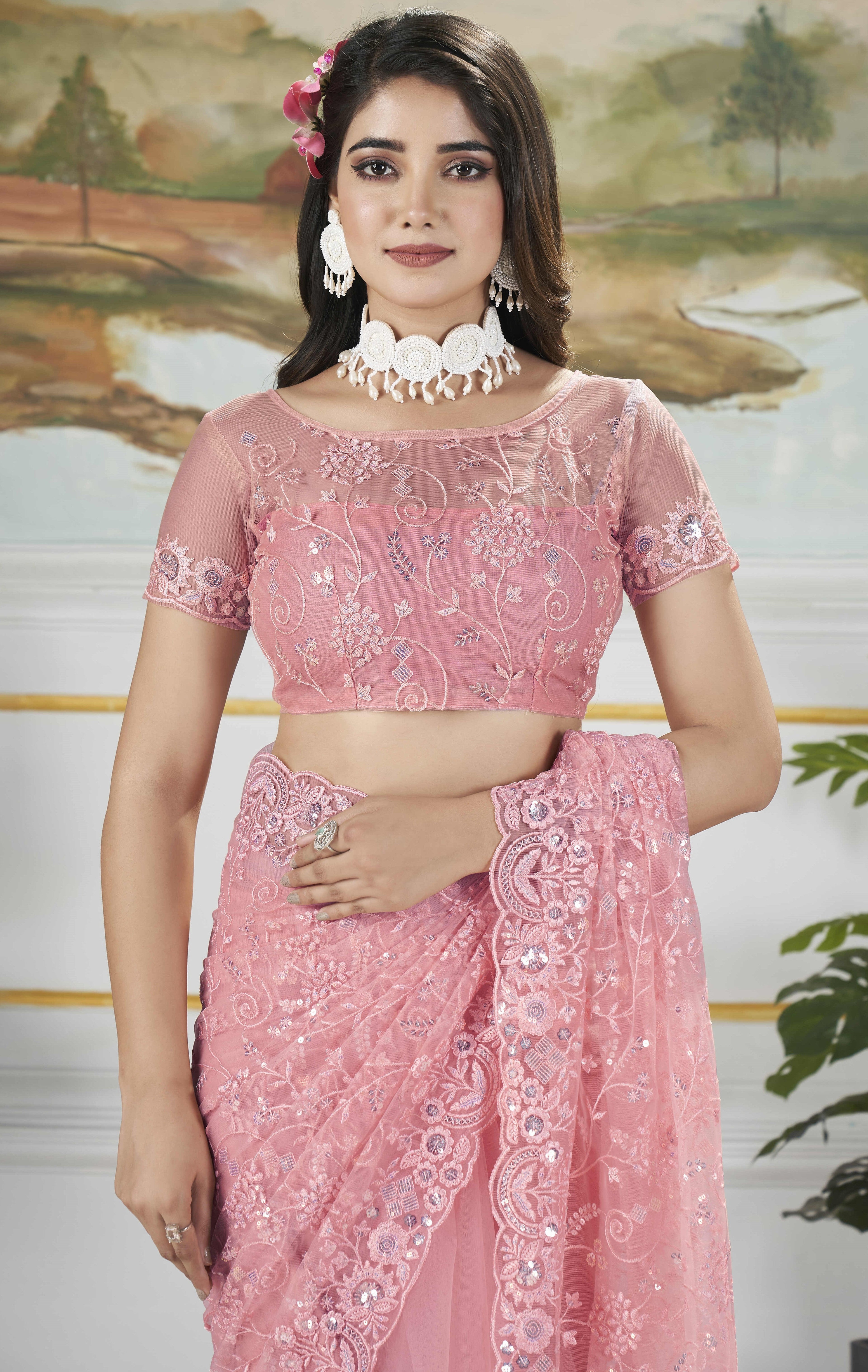 डिज़ाइनर पार्टी वियर लुक कढ़ाई साड़ी