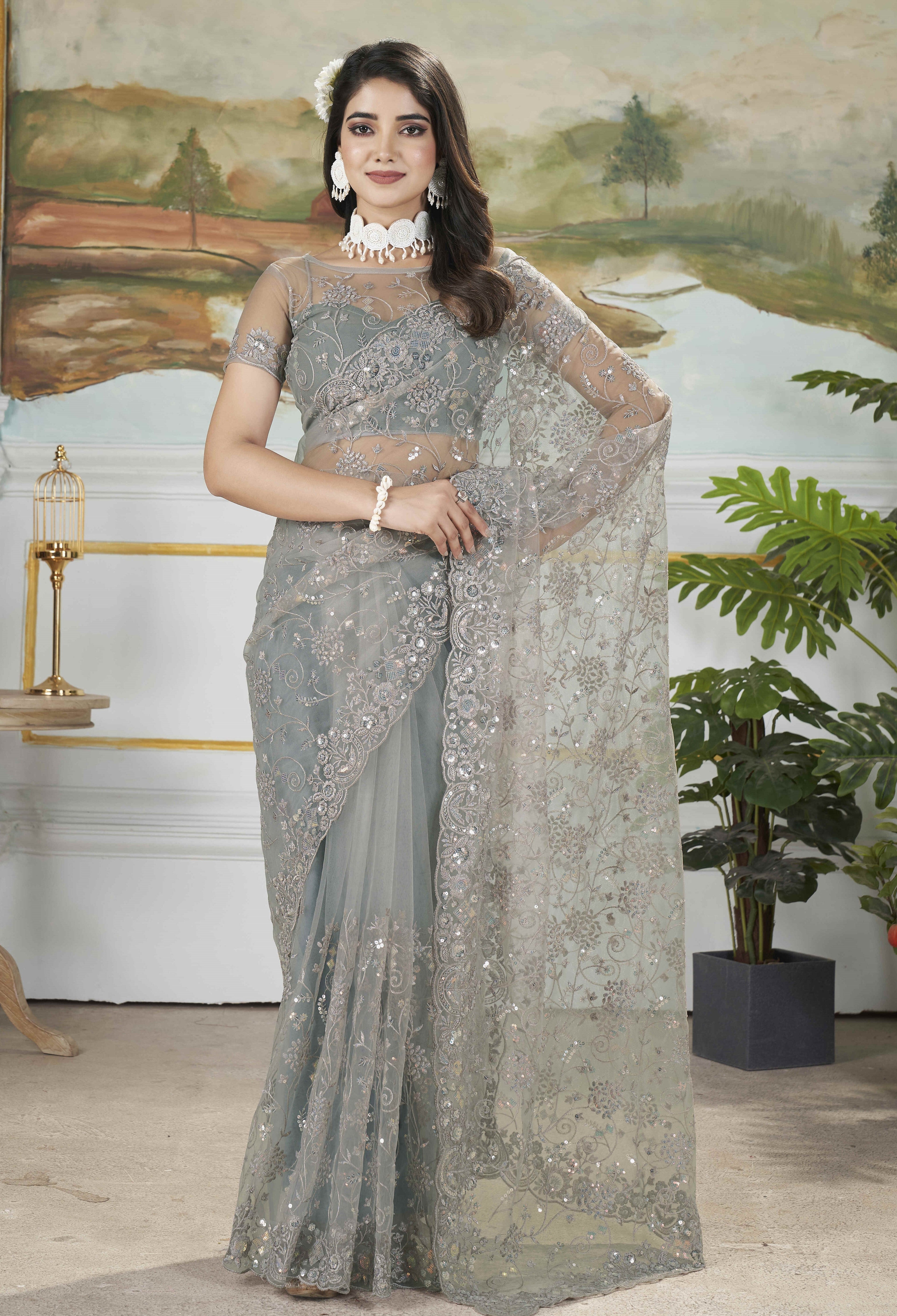 डिज़ाइनर पार्टी वियर लुक कढ़ाई साड़ी