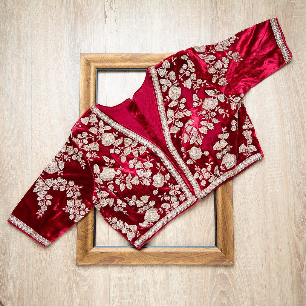 खूबसूरत सीक्वेंस और ज़री मल्टी वर्क वाली फैंसी साड़ी