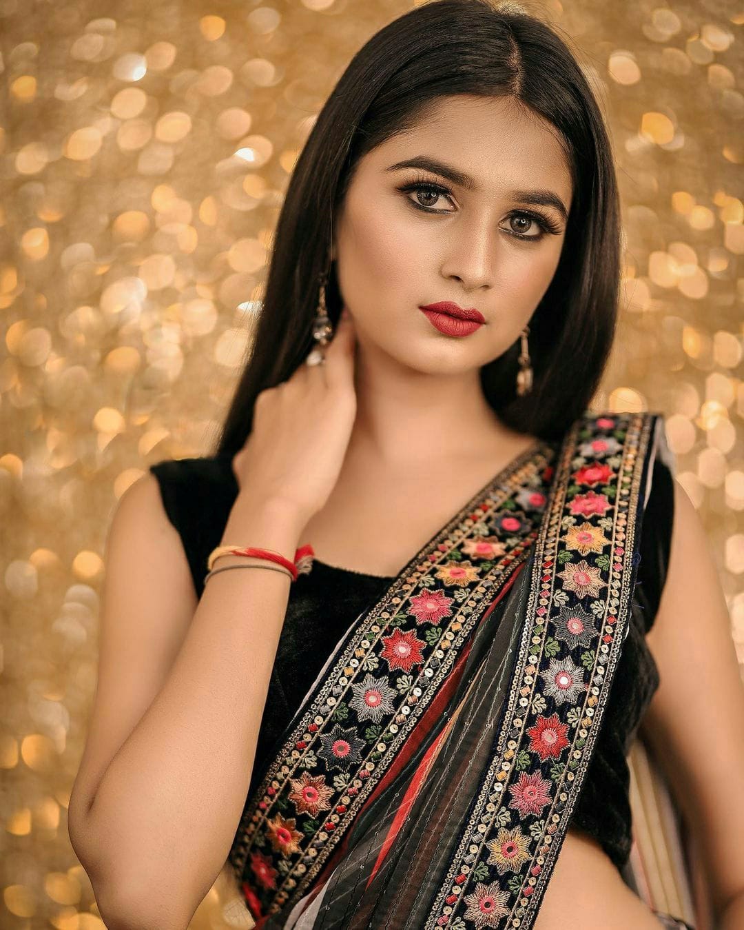 डिजिटल प्रिंट वाली डिज़ाइनर पार्टी वियर साड़ी