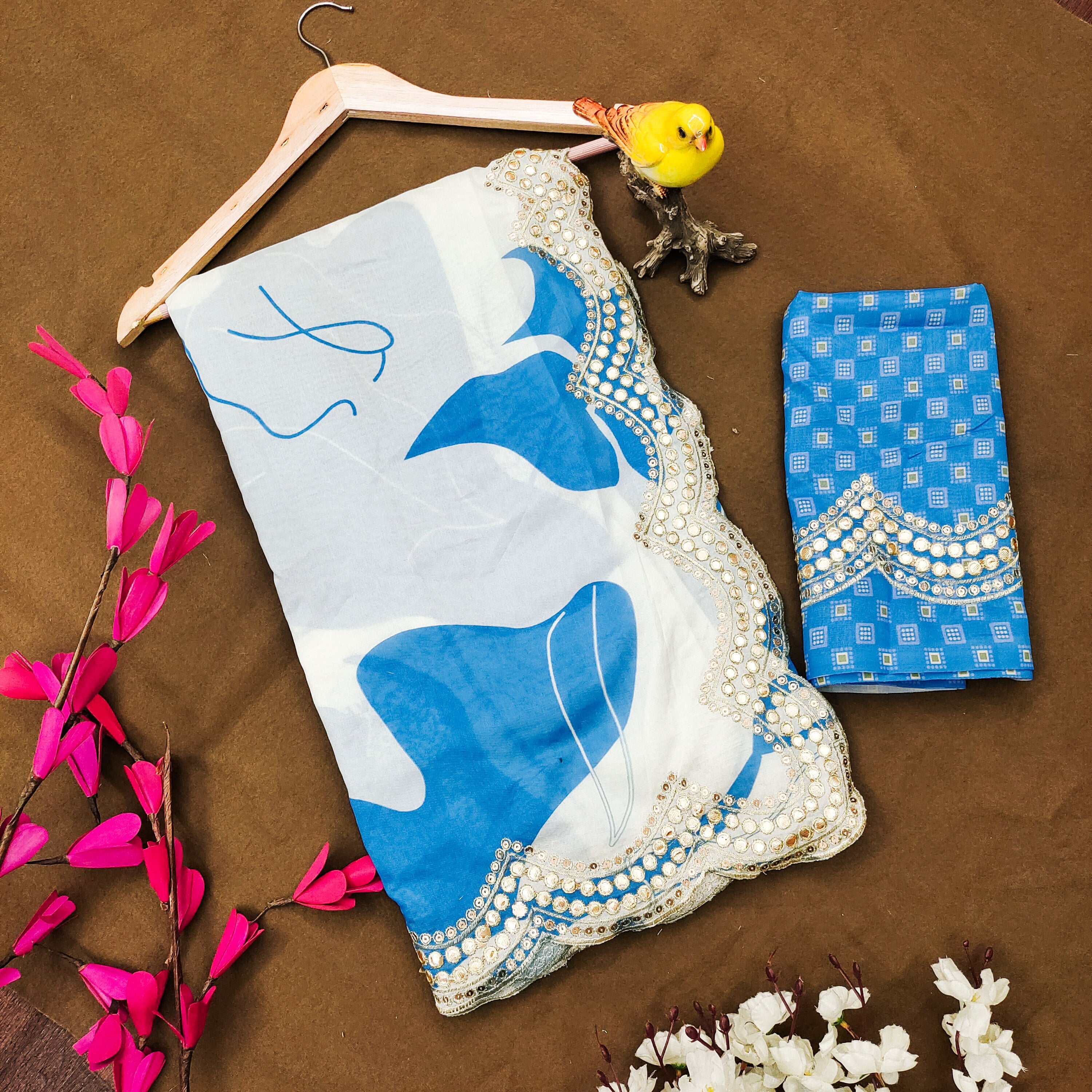 सुंदर फ्लोरल डिजिटल प्रिंट के साथ डिज़ाइनर पार्टी वियर लुक साड़ी