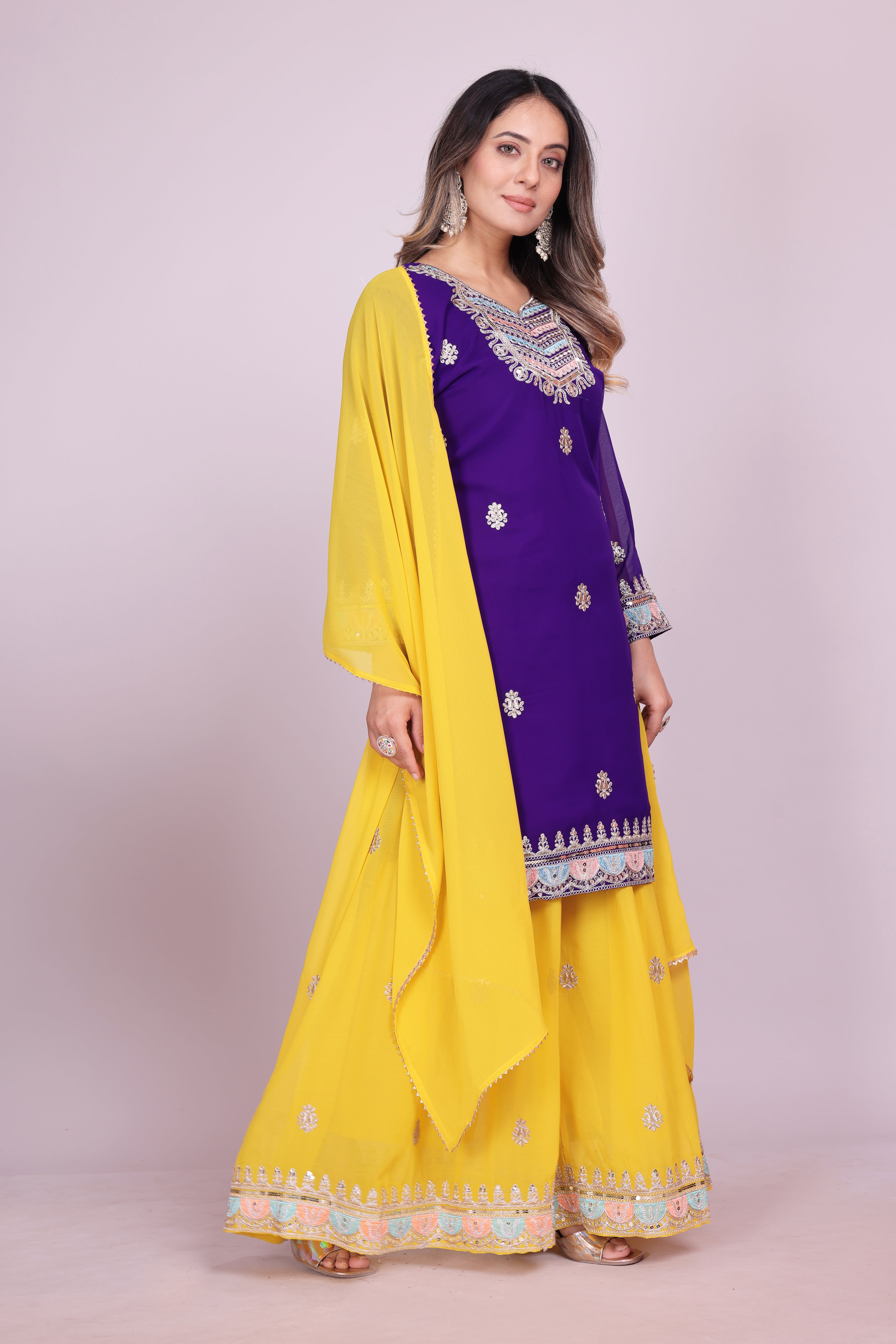 कोडिंग सीक्वेंस कढ़ाई वर्क के साथ पार्टी वियर शरारा सूट