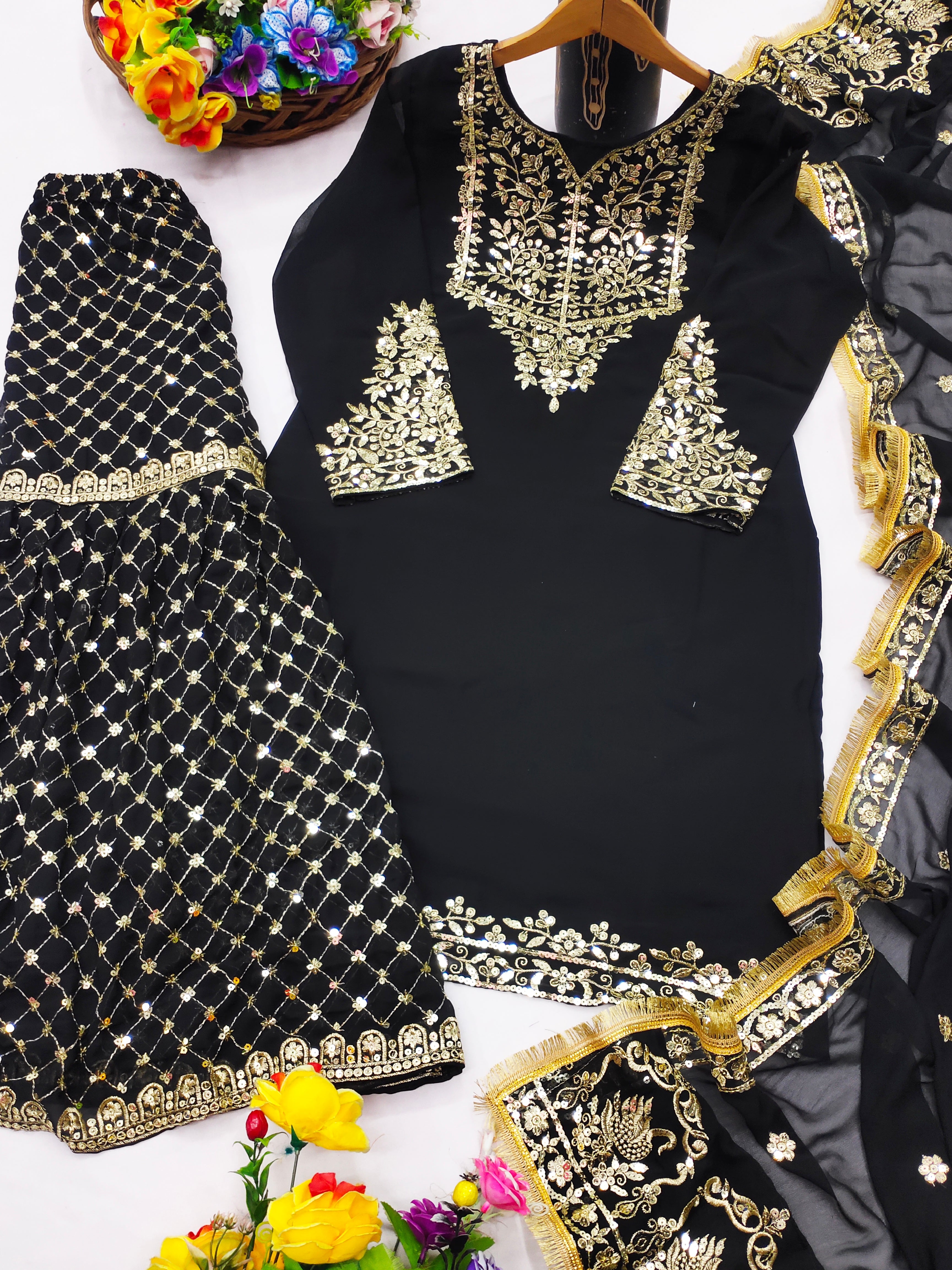 सीक्वेंस कढ़ाई वाले डिज़ाइनर सूट का निचला हिस्सा और दुपट्टा