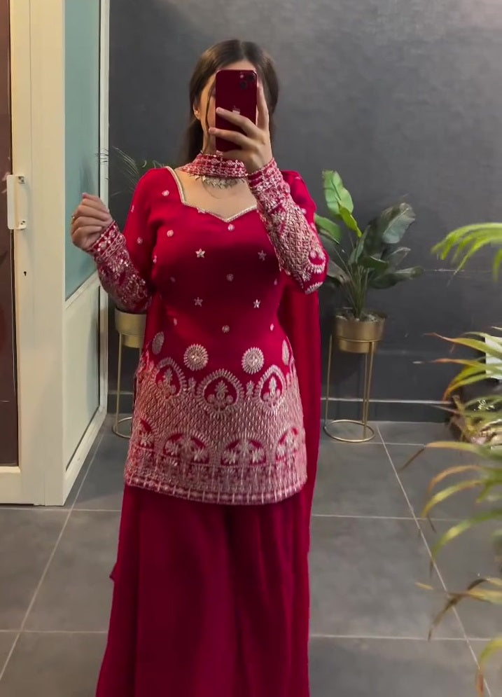 पार्टी वियर टॉप-बॉटम और दुपट्टा सीक्वेंस एम्ब्रॉयडरी वर्क के साथ