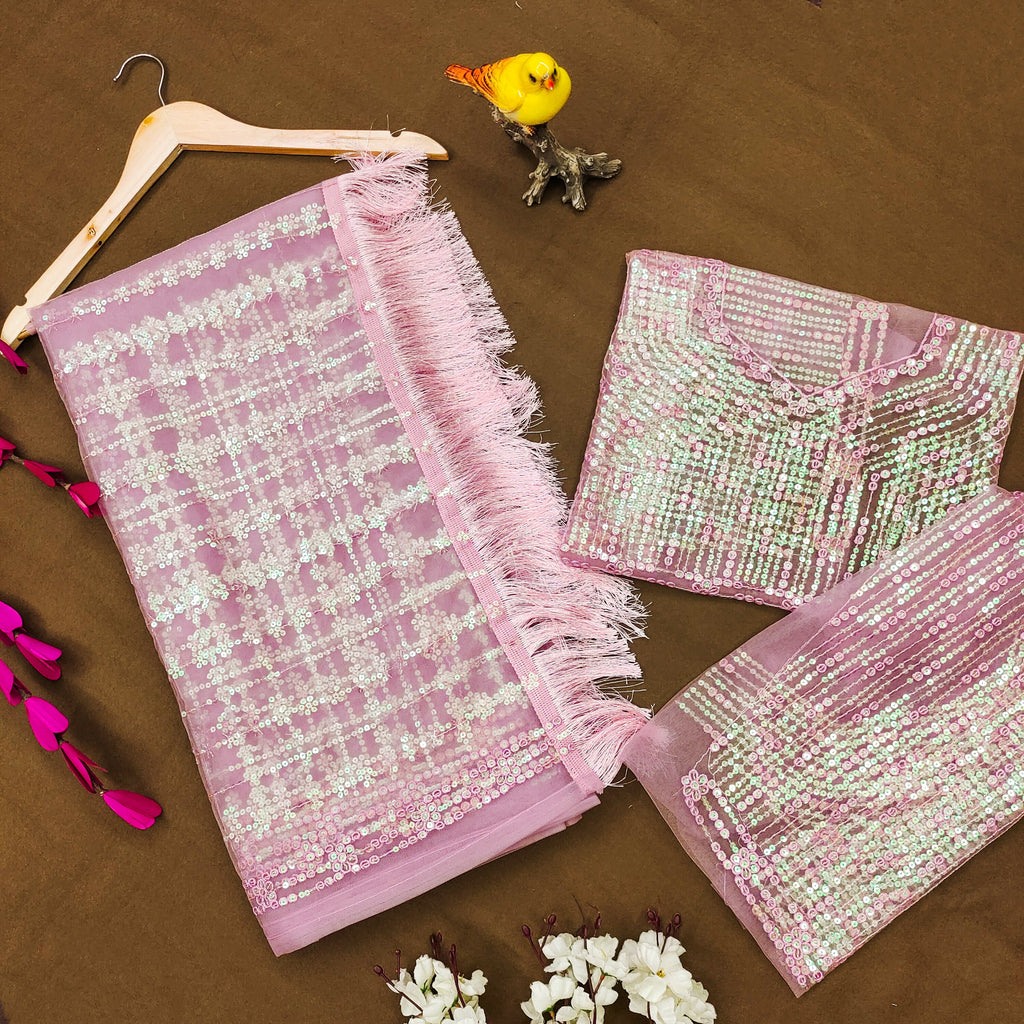 बहुधागा और अनुक्रम कढ़ाई कार्य के साथ फैंसी साड़ी