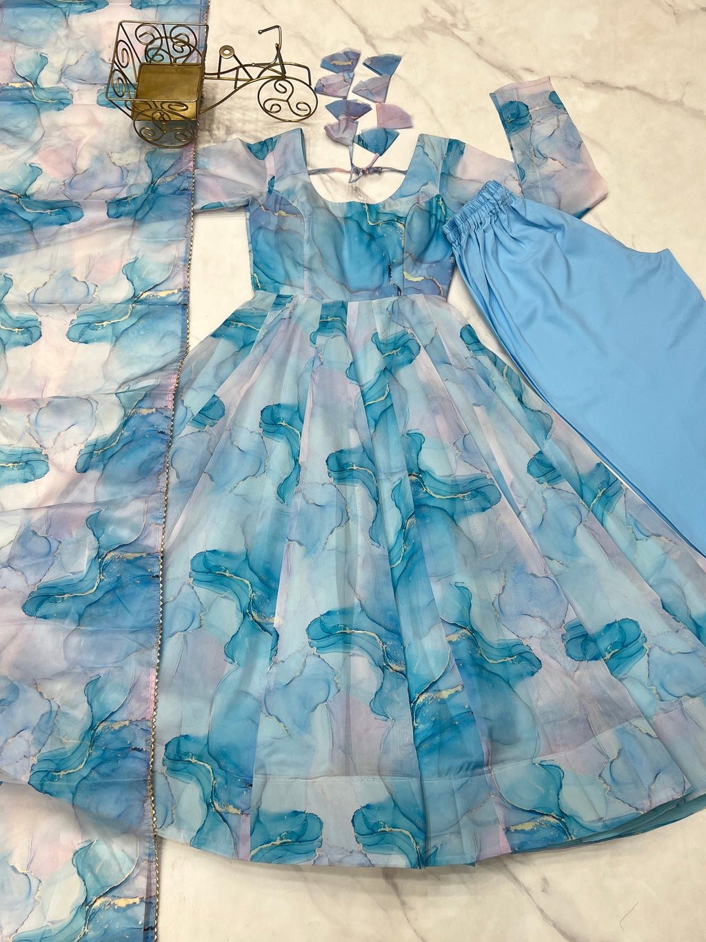 पार्टी वियर सुंदर अनारकली गाउन, पैंट और दुपट्टा