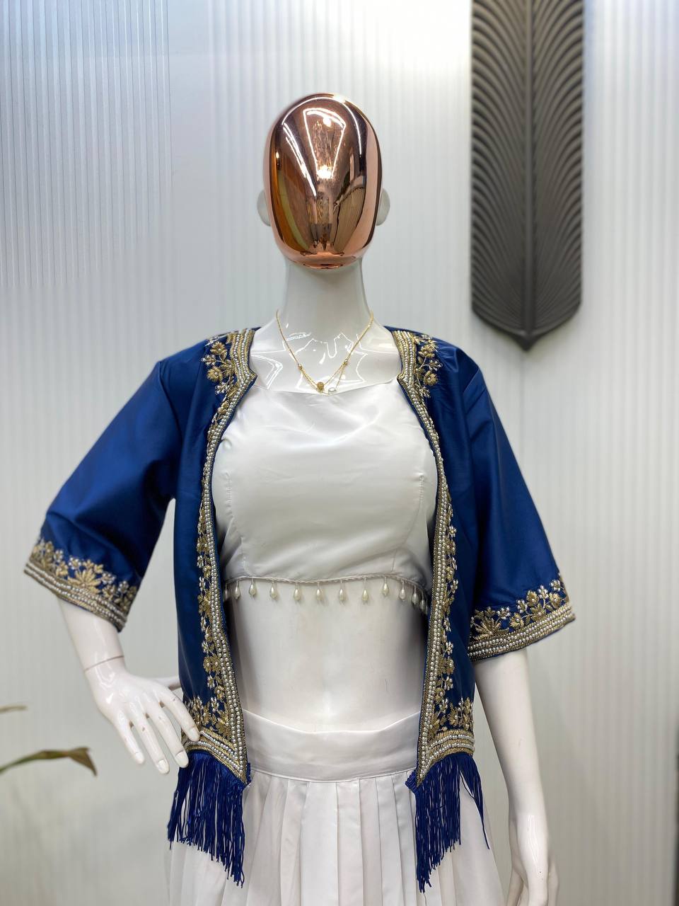 पार्टी वियर लुक डिज़ाइनर थ्री पीस वेस्टर्न