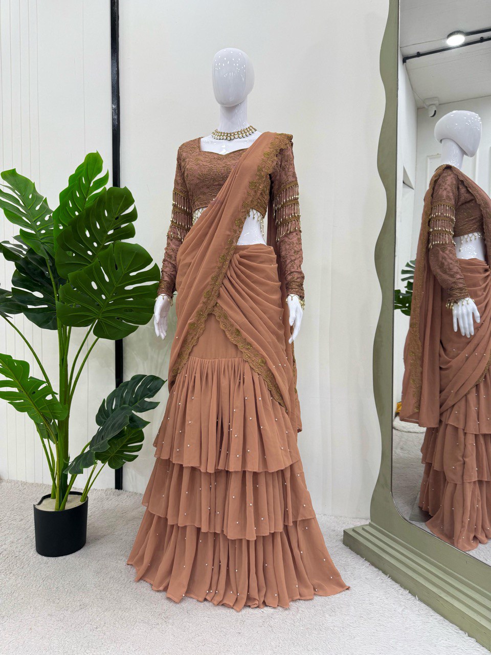 पार्टी वियर खूबसूरत रेडी टू वियर लहंगा साड़ी