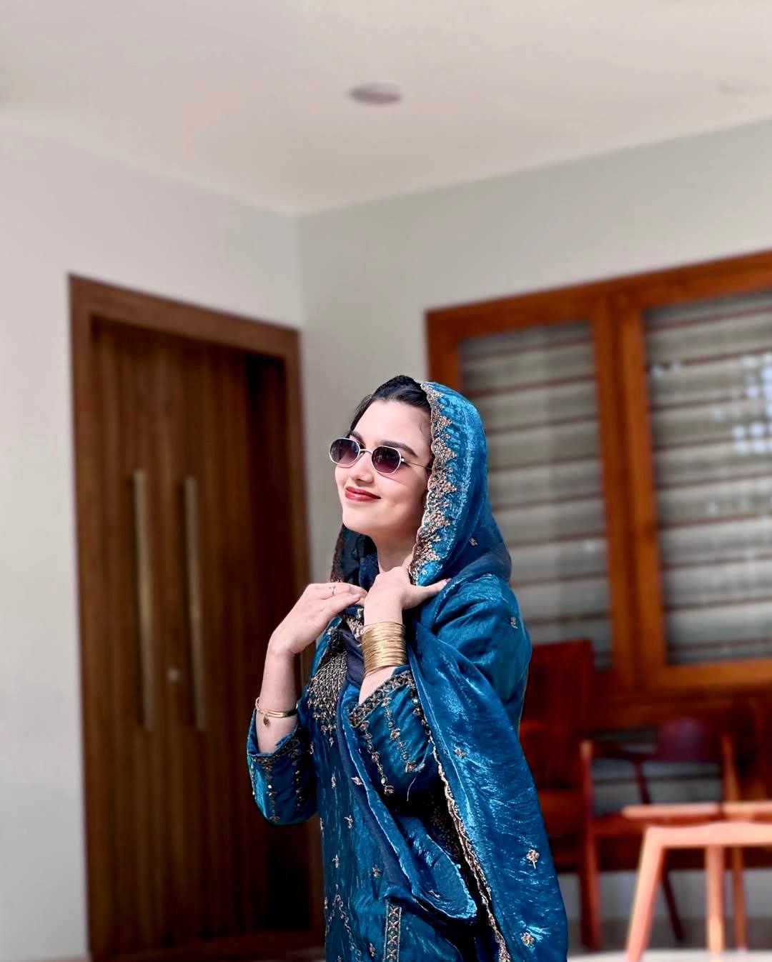 पार्टी वियर लुक टॉप-बॉटम और दुपट्टा सेक्विन एम्ब्रॉयडरी वर्क के साथ