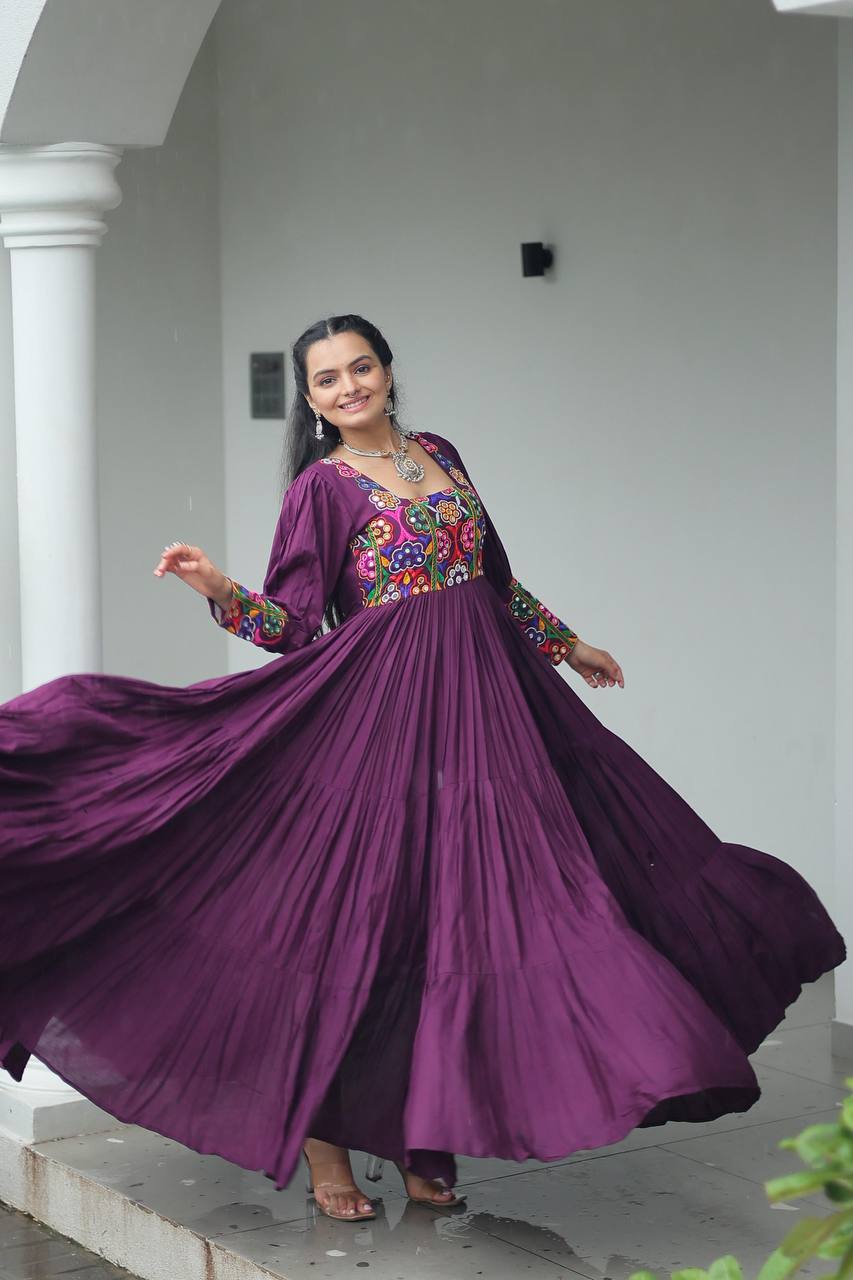 Navratri Special Beautiful Gown With Gamthi Work