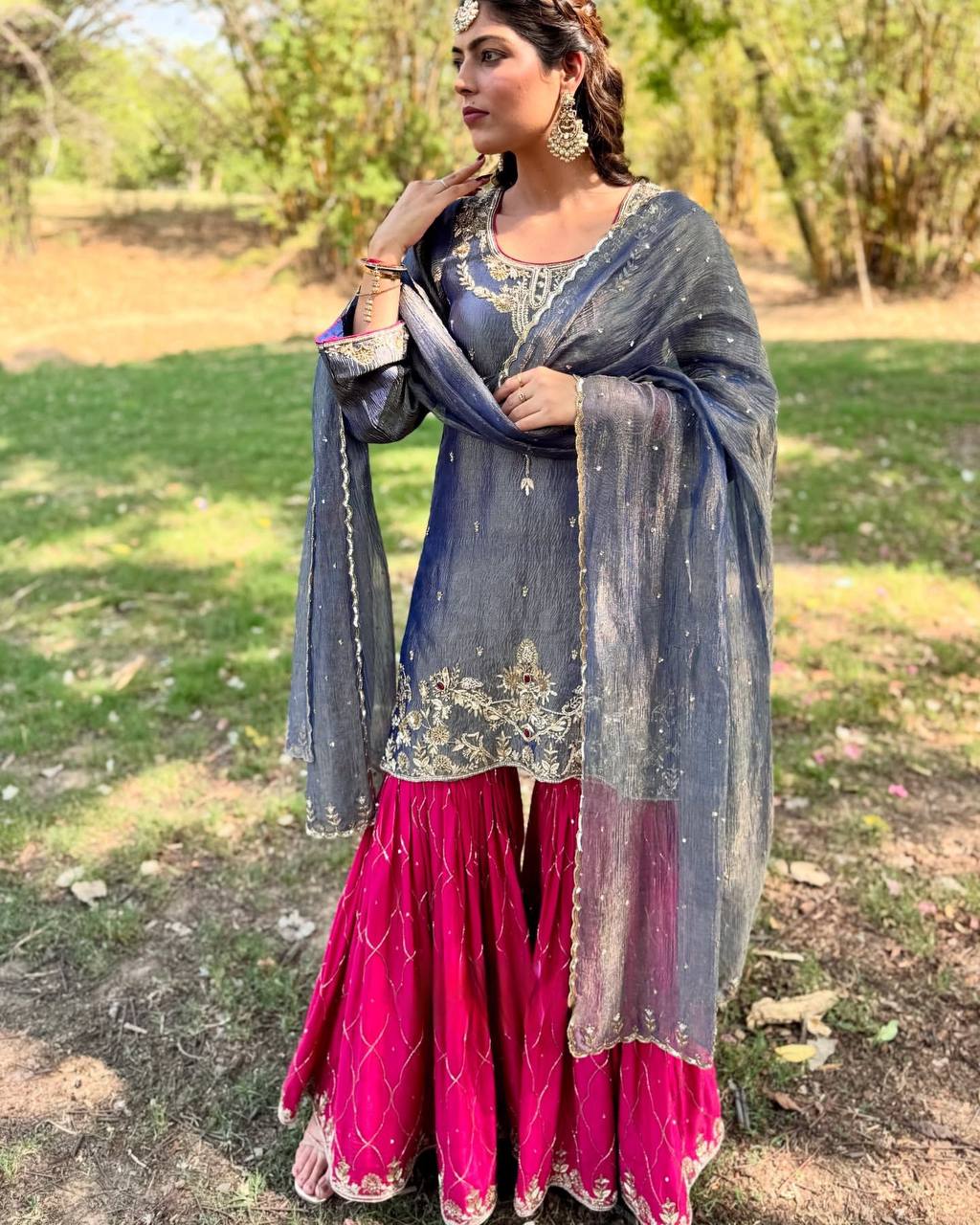 पार्टी वियर लुक: दुपट्टे के साथ टॉप और बॉटम में खूबसूरत दिखें