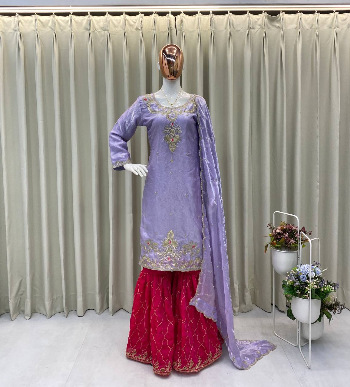 पार्टी वियर लुक: दुपट्टे के साथ टॉप और बॉटम में खूबसूरत दिखें