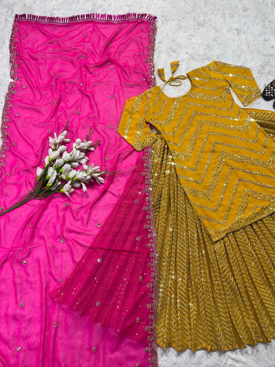 पार्टी वियर डिज़ाइनर टॉप लहंगा और खूबसूरत दुपट्टा