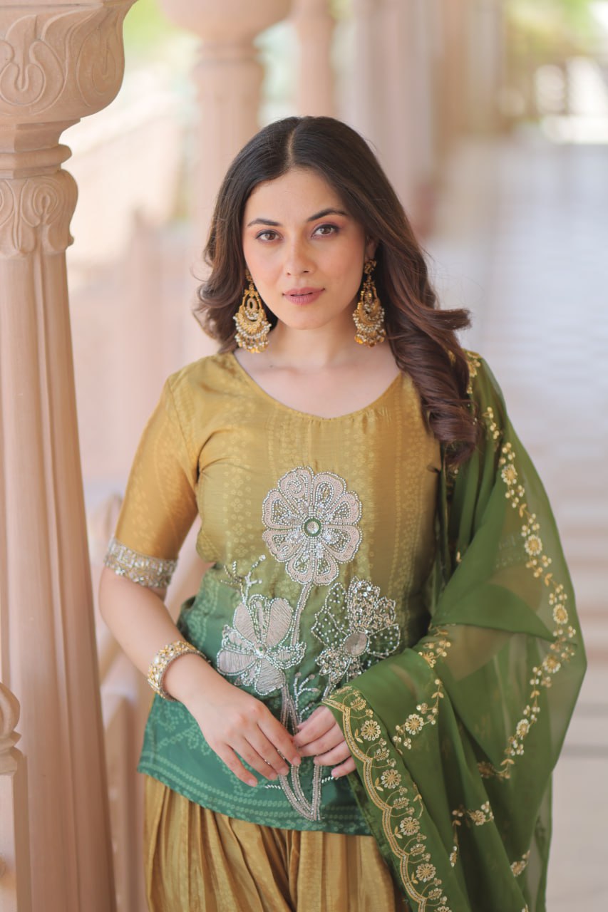 पार्टी वियर लुक खूबसूरत टॉप-बॉटम और दुपट्टा