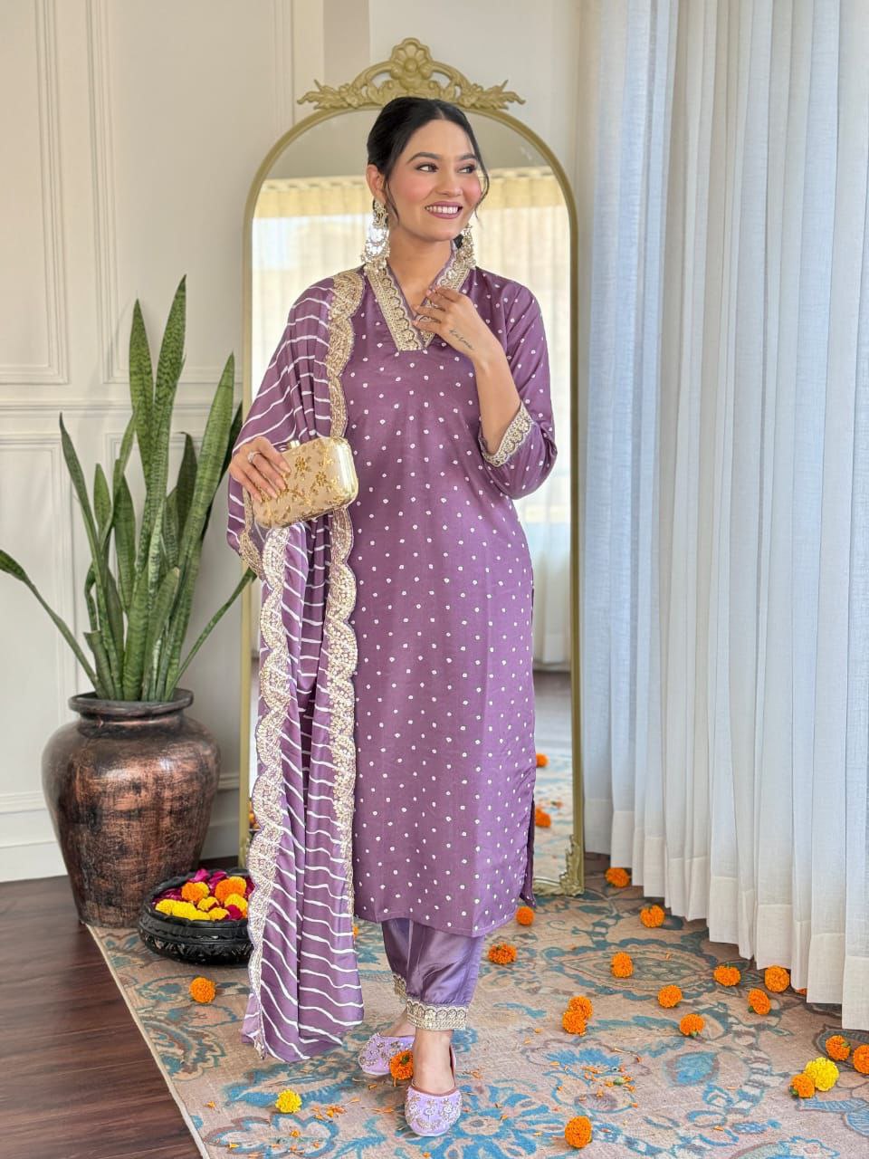 पार्टी वियर लुक: दुपट्टे के साथ टॉप और बॉटम में खूबसूरत दिखें