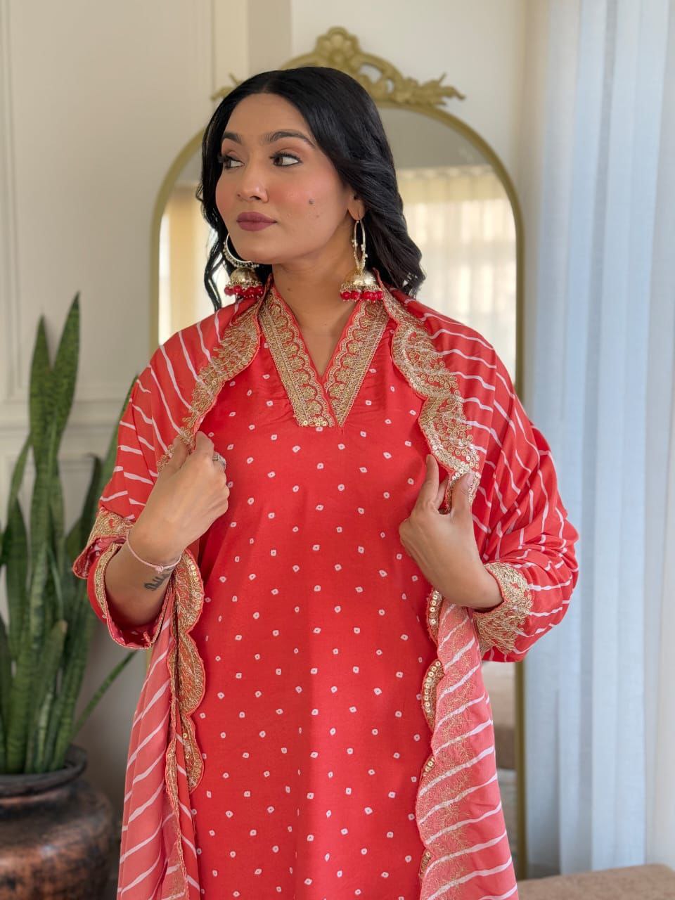 पार्टी वियर लुक: दुपट्टे के साथ टॉप और बॉटम में खूबसूरत दिखें