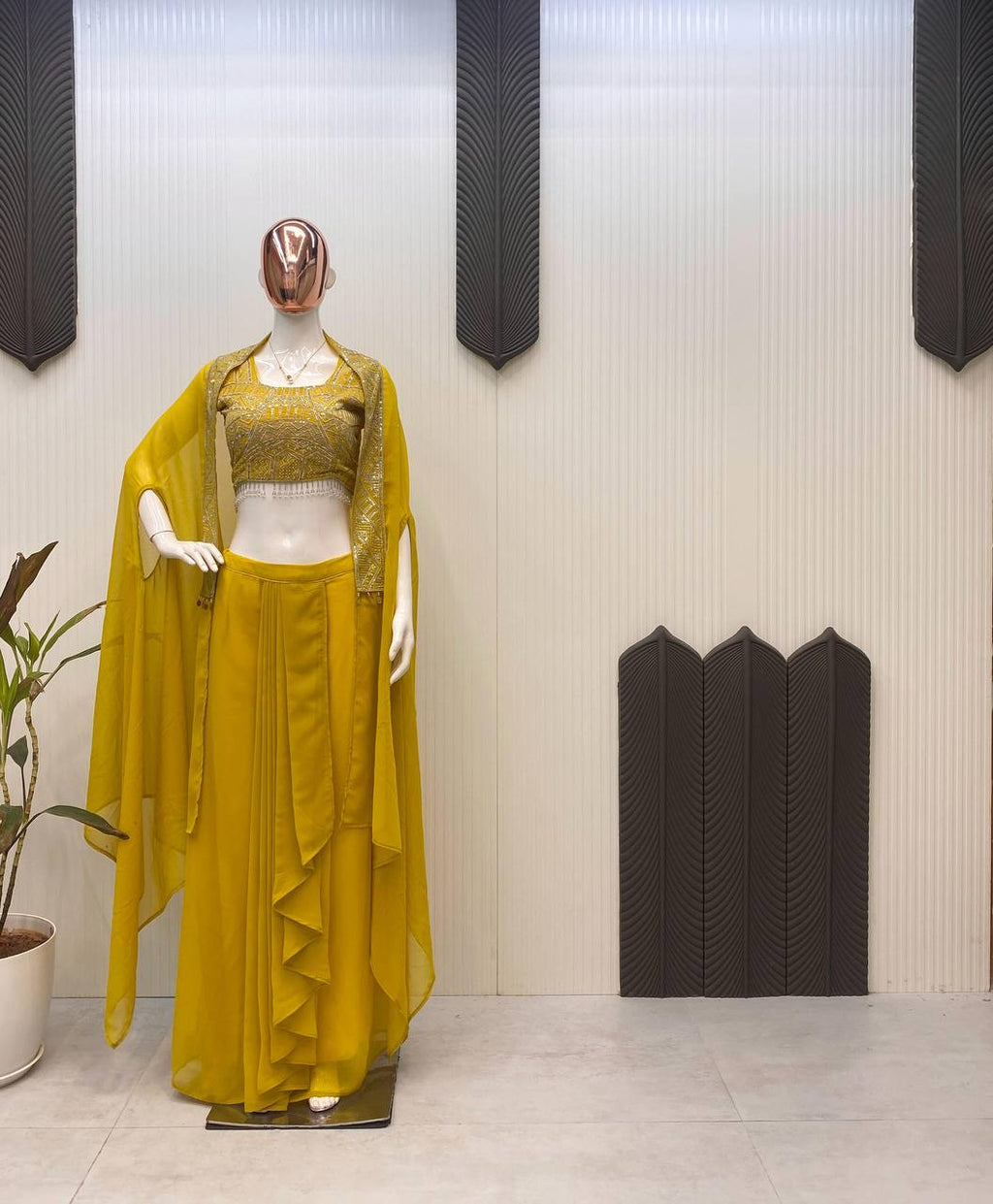 पार्टी वियर डिज़ाइनर थ्री पीस इंडो वेस्टर्न