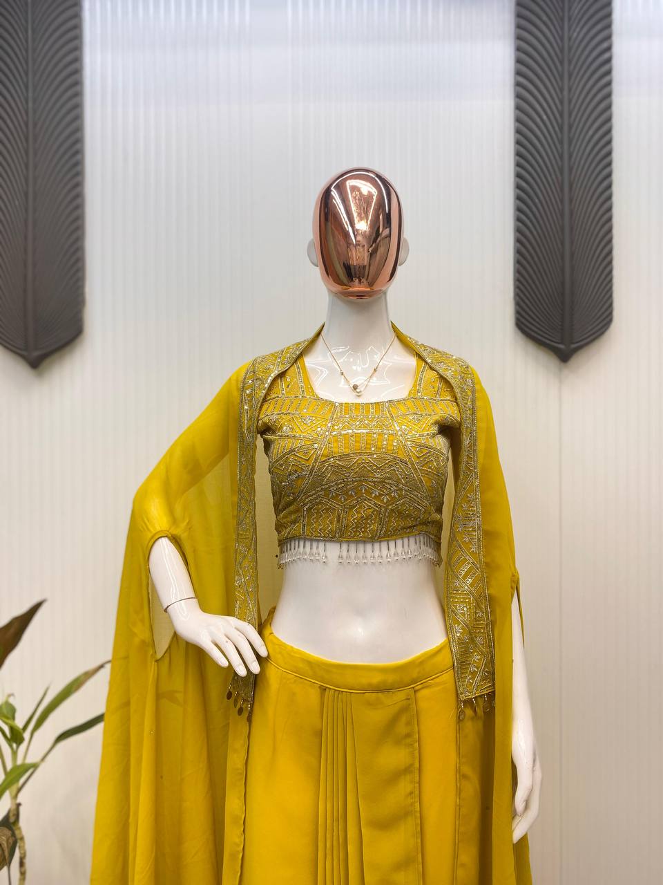 पार्टी वियर डिज़ाइनर थ्री पीस इंडो वेस्टर्न