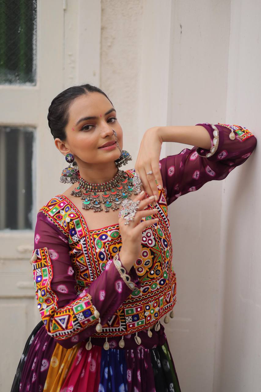 नवरात्रि स्पेशल डिज़ाइनर लहंगा चोली