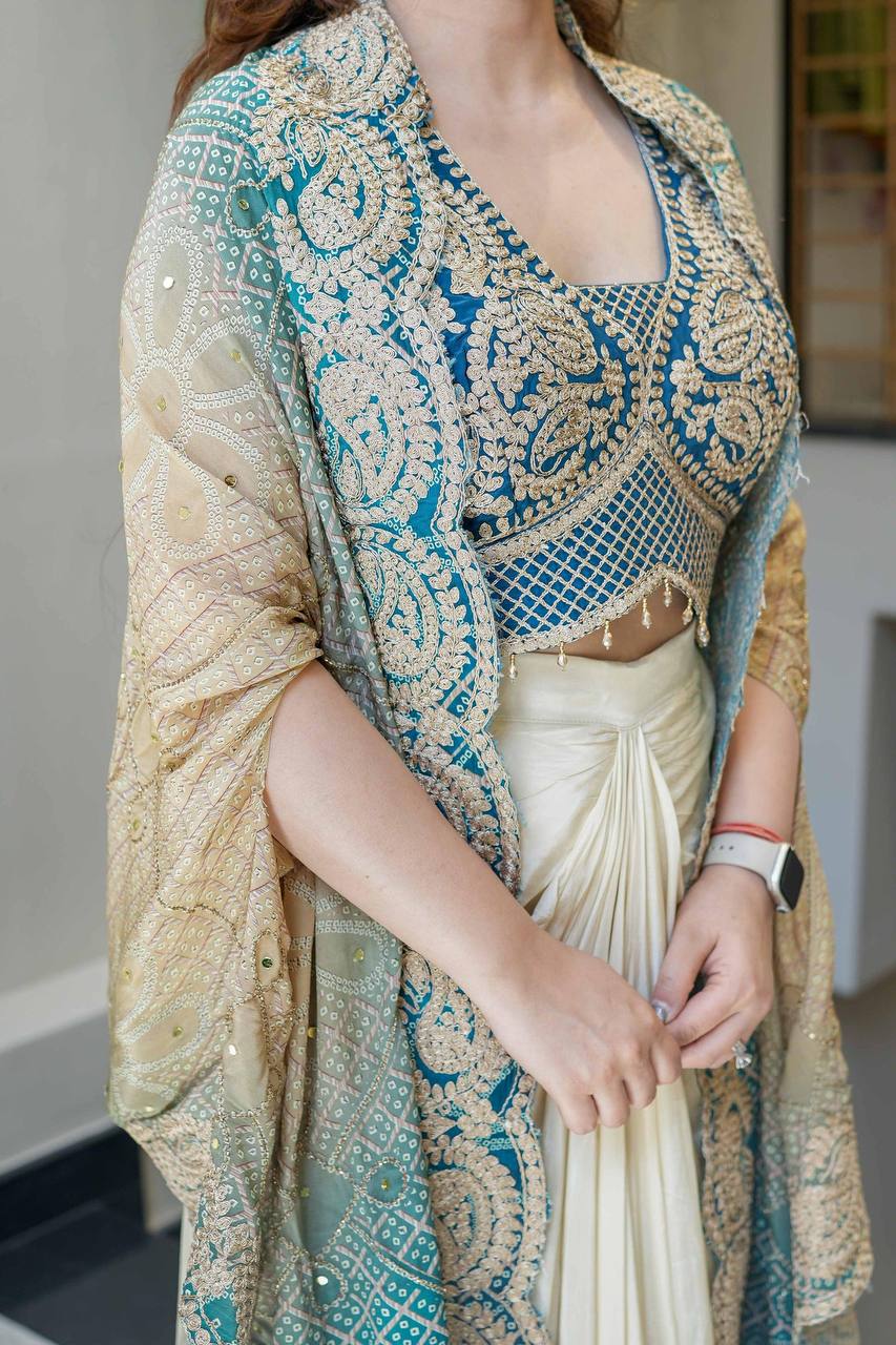 पार्टी वियर लुक खूबसूरत स्कर्ट-ब्लाउज और श्रग