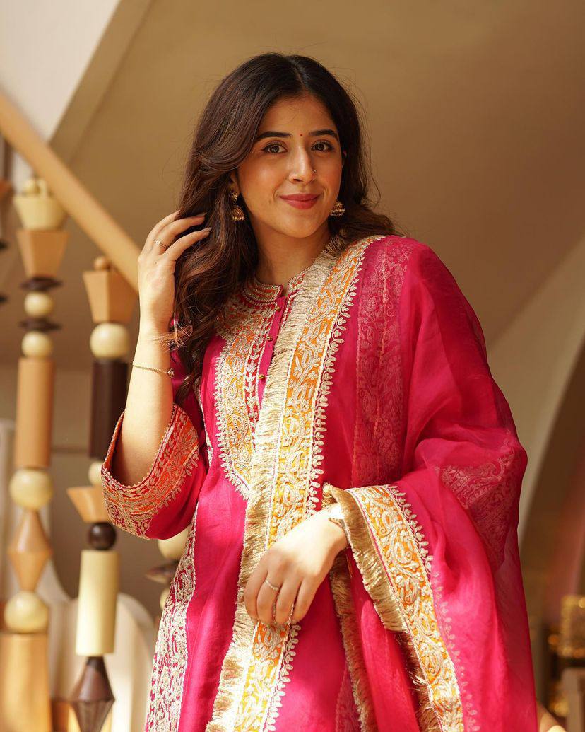 पार्टी वियर लुक डिज़ाइनर टॉप और बॉटम दुपट्टे के साथ