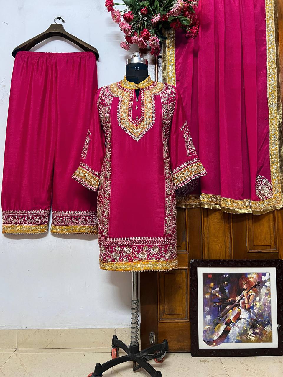 पार्टी वियर लुक डिज़ाइनर टॉप और बॉटम दुपट्टे के साथ