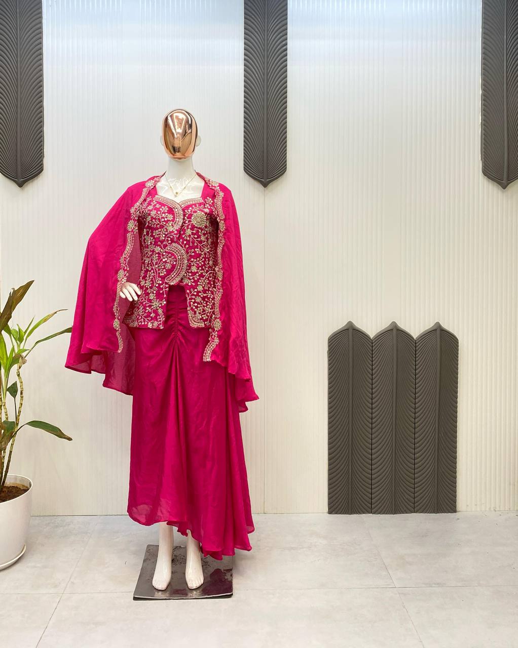 डिज़ाइनर पार्टी वियर थ्री पीस इंडो वेस्टर्न