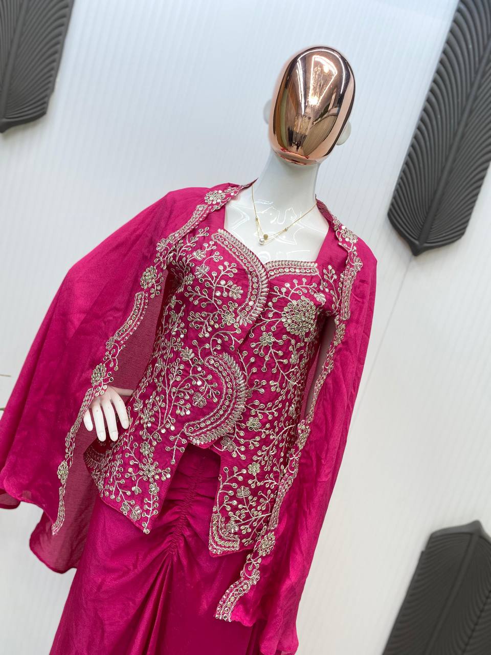 डिज़ाइनर पार्टी वियर थ्री पीस इंडो वेस्टर्न