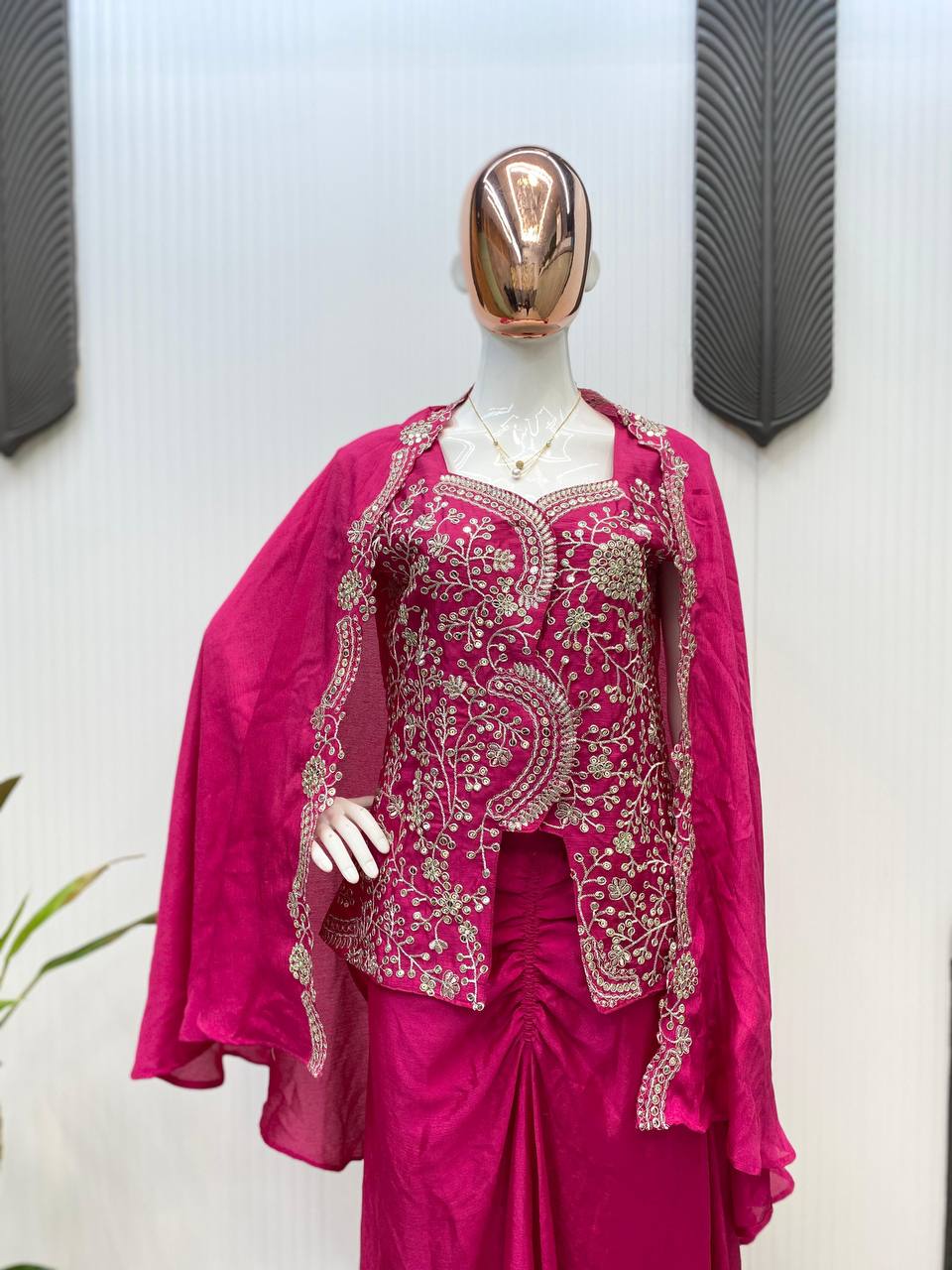 डिज़ाइनर पार्टी वियर थ्री पीस इंडो वेस्टर्न