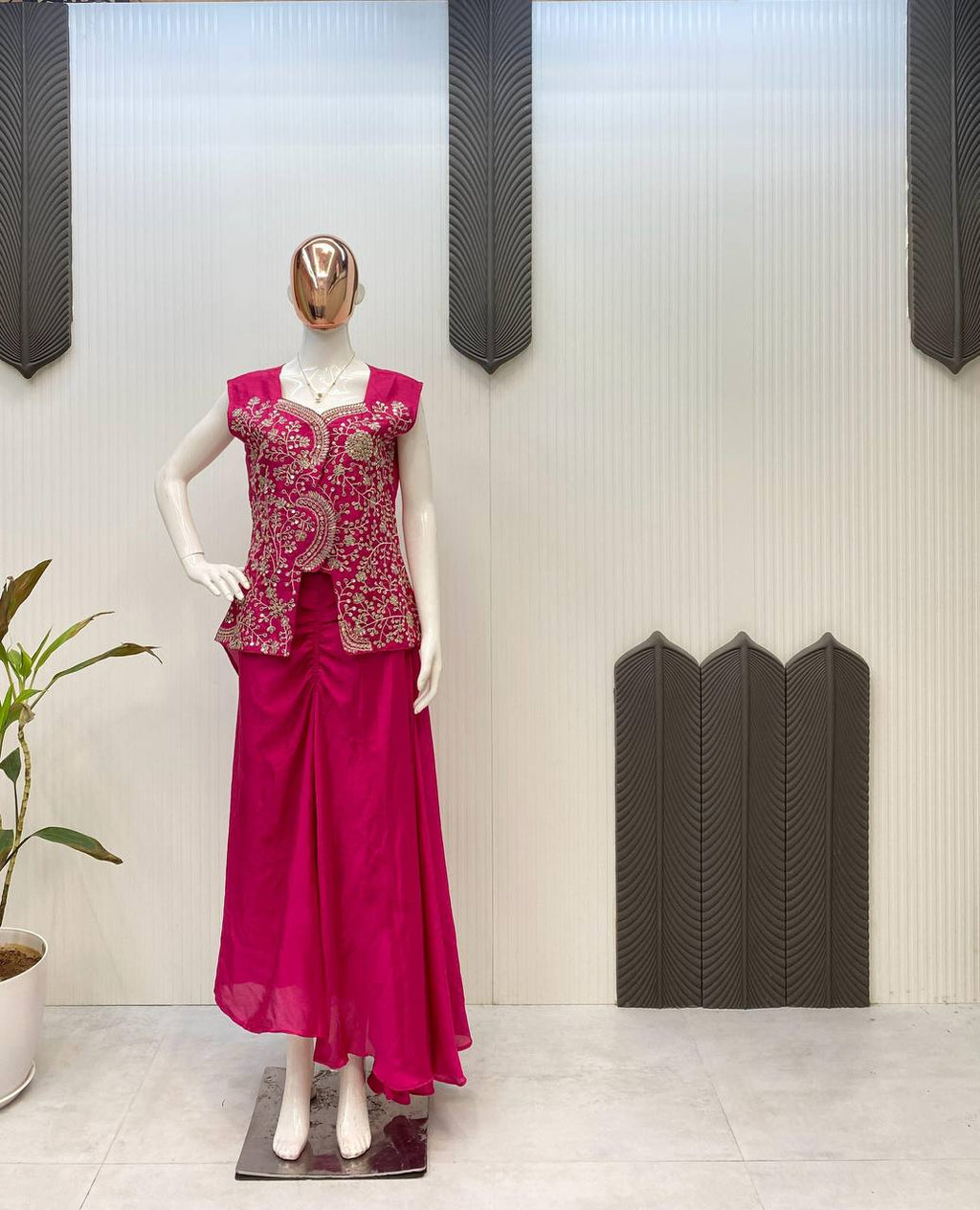 डिज़ाइनर पार्टी वियर थ्री पीस इंडो वेस्टर्न