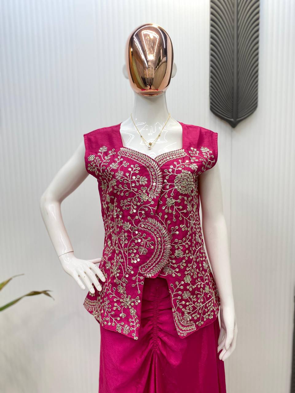 डिज़ाइनर पार्टी वियर थ्री पीस इंडो वेस्टर्न