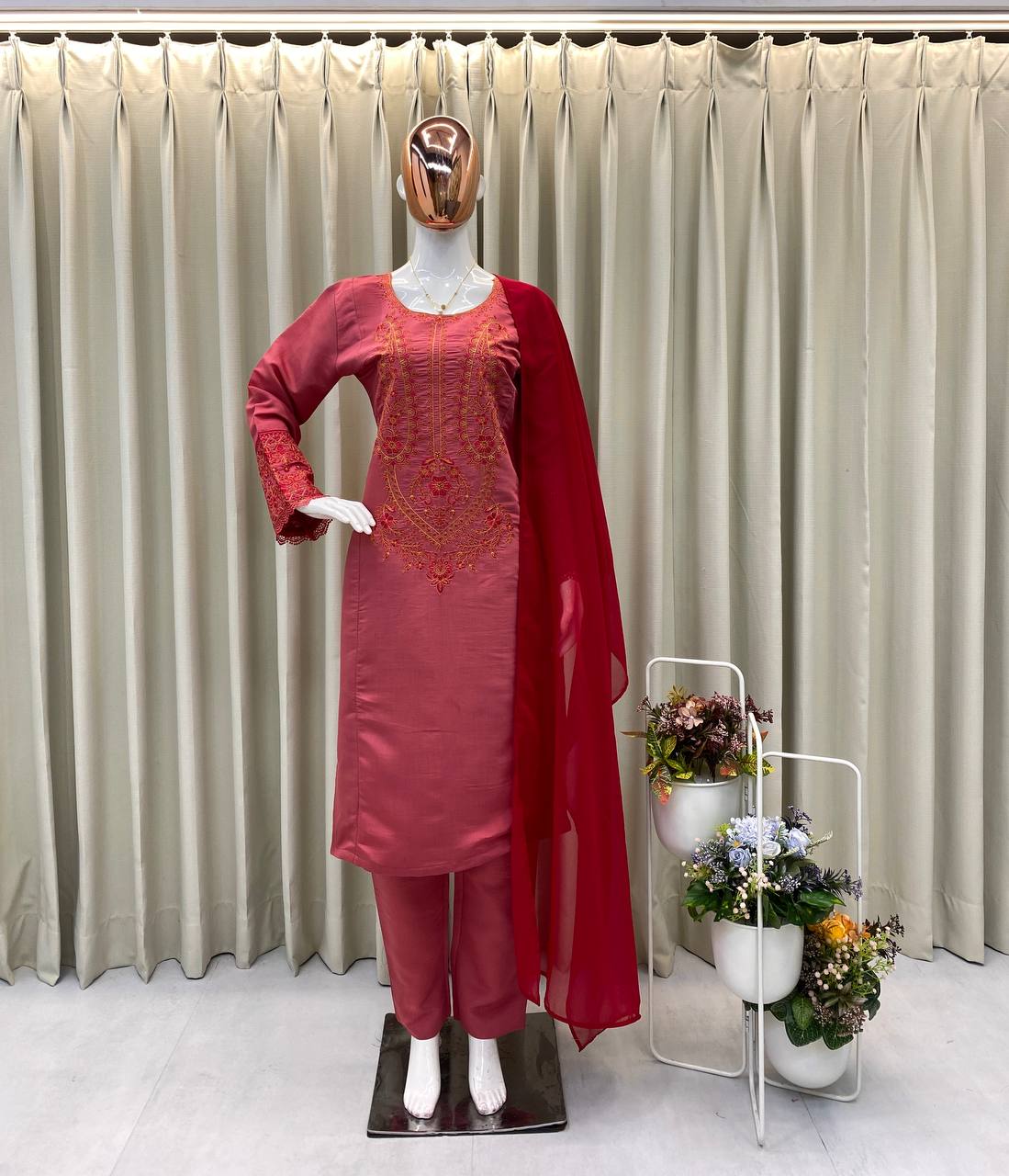 पार्टी वियर लुक टॉप और बॉटम विद दुपट्टा