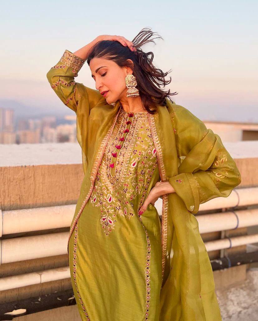 पार्टी वियर लुक डिज़ाइनर टॉप और बॉटम दुपट्टे के साथ