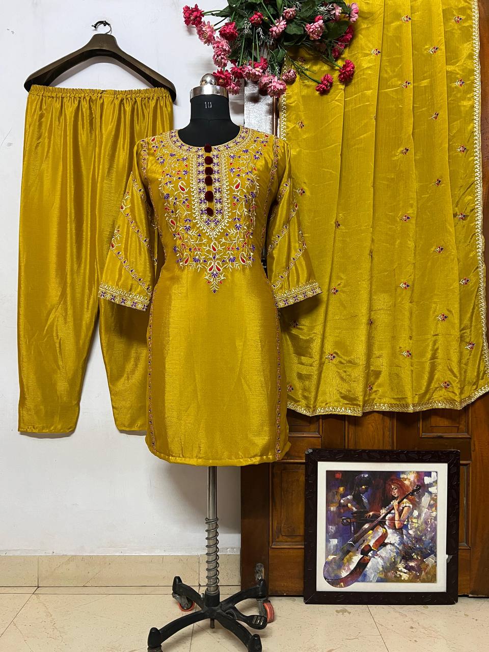 पार्टी वियर लुक डिज़ाइनर टॉप और बॉटम दुपट्टे के साथ