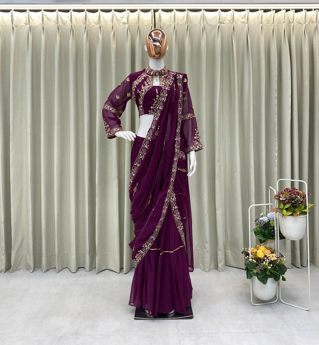 पार्टी वियर लुक के लिए मिरर वर्क वाली खूबसूरत लहंगा साड़ी