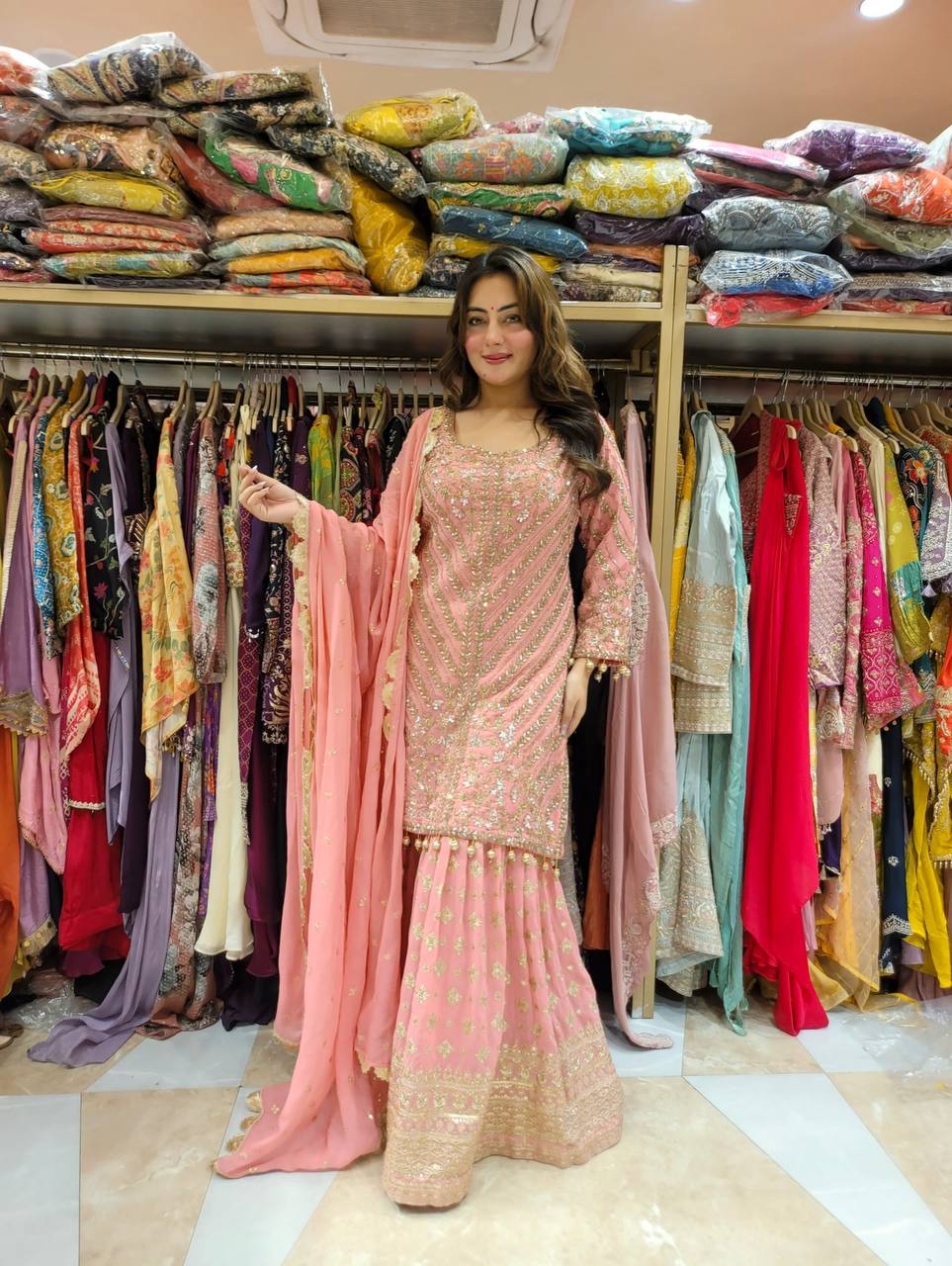 पार्टी वियर लुक टॉप-प्लाज़ो और दुपट्टा हैवी एम्ब्रॉयडरी वर्क के साथ