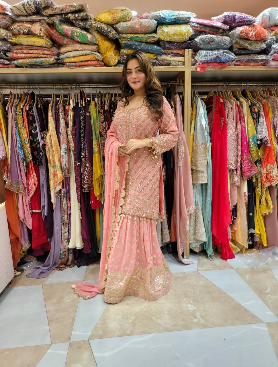 पार्टी वियर लुक टॉप-प्लाज़ो और दुपट्टा हैवी एम्ब्रॉयडरी वर्क के साथ