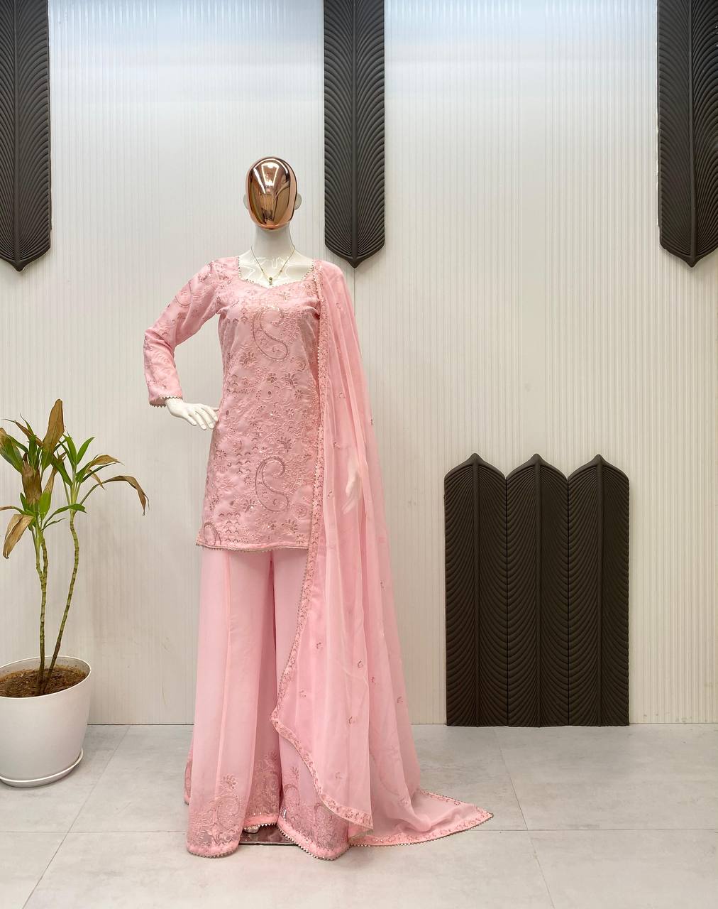 पार्टी वियर लुक डिज़ाइनर टॉप-बॉटम और दुपट्टा