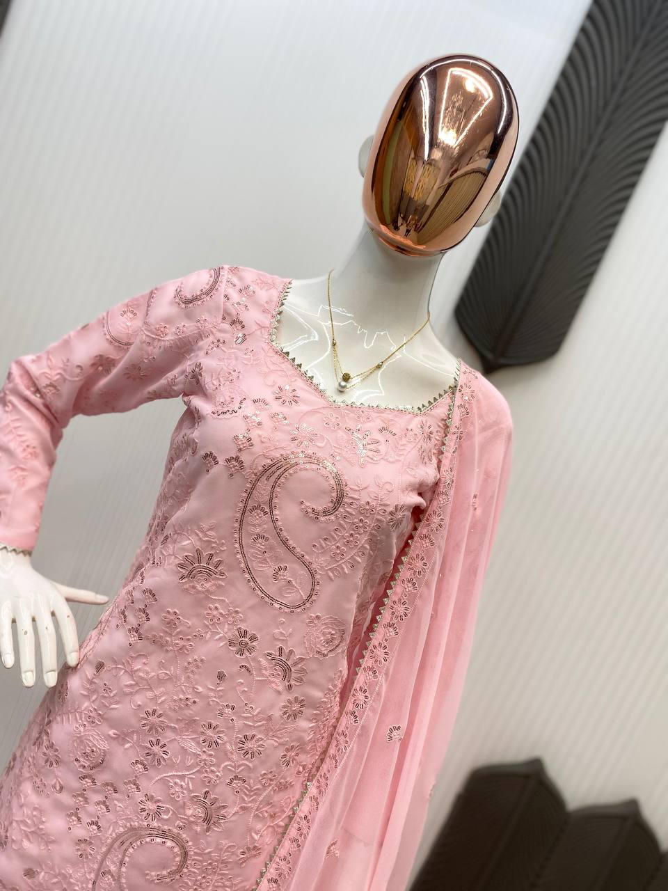 पार्टी वियर लुक डिज़ाइनर टॉप-बॉटम और दुपट्टा