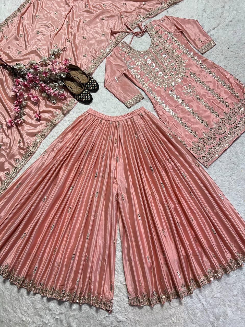 पार्टी वियर डिज़ाइनर टॉप बॉटम और दुपट्टा भारी कढ़ाई के काम के साथ