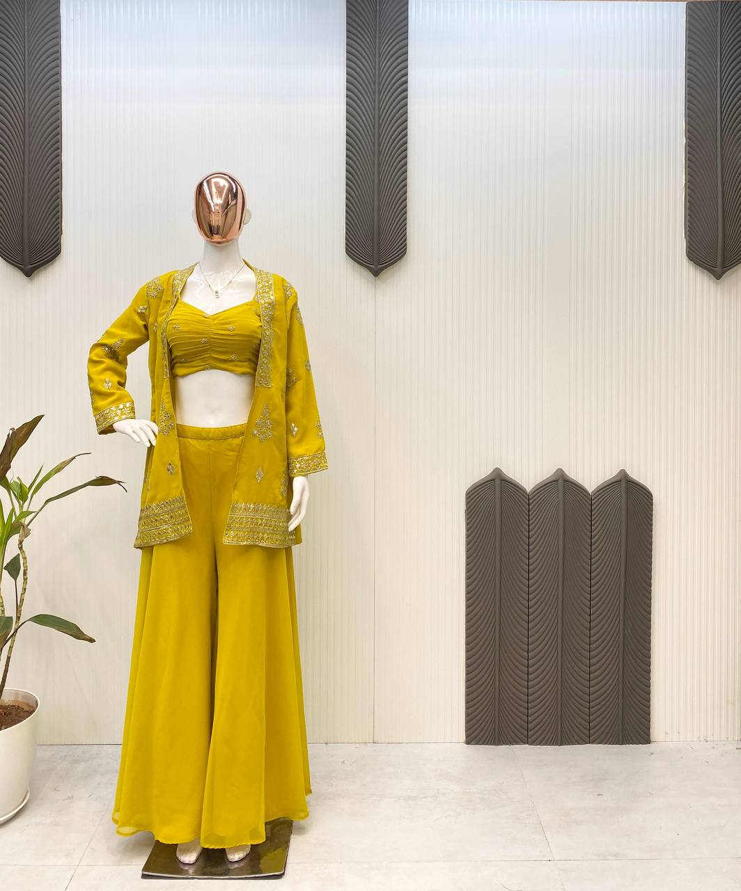 पार्टी वियर लुक: ब्लाउज और कोटी के साथ खूबसूरत प्लाजो