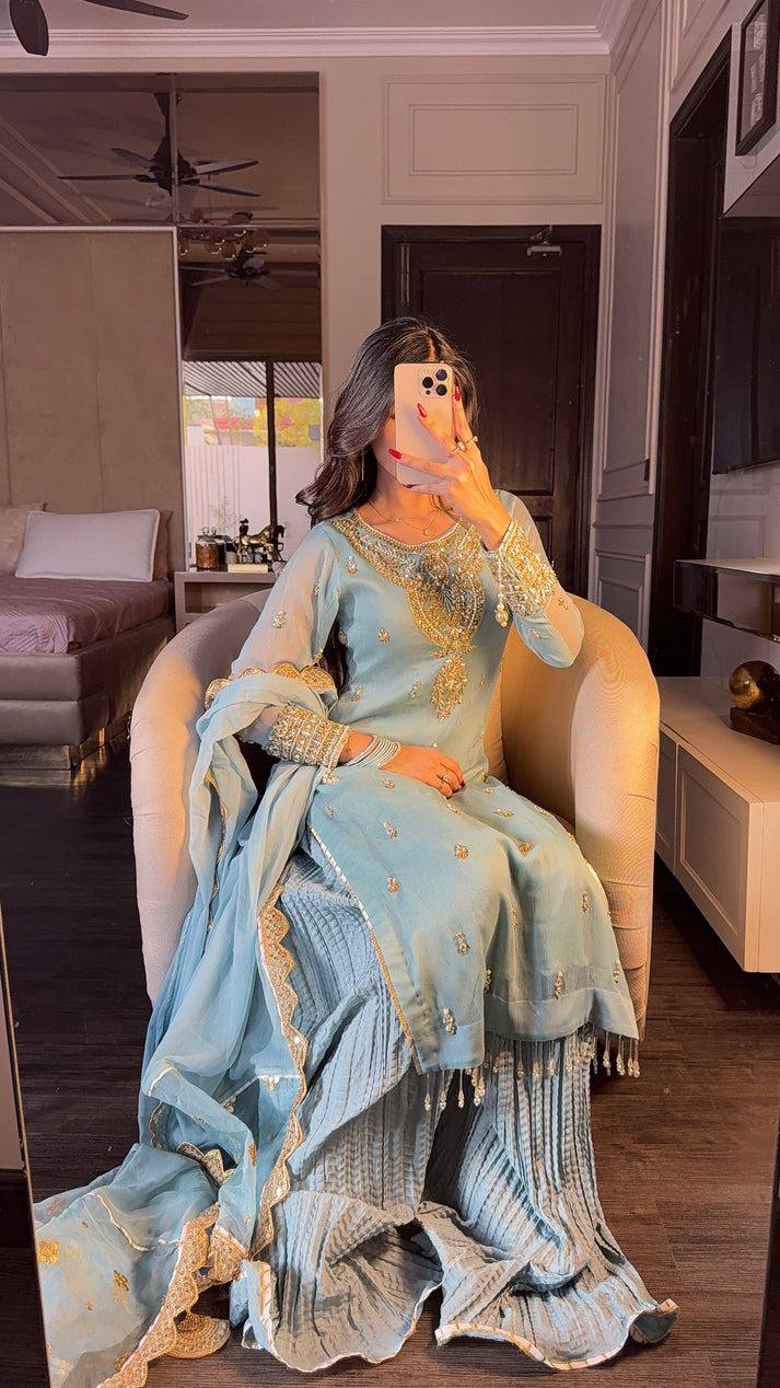 डिज़ाइनर टॉप-बॉटम और दुपट्टा, भारी कढ़ाई वाले सीक्वेंस वर्क के साथ