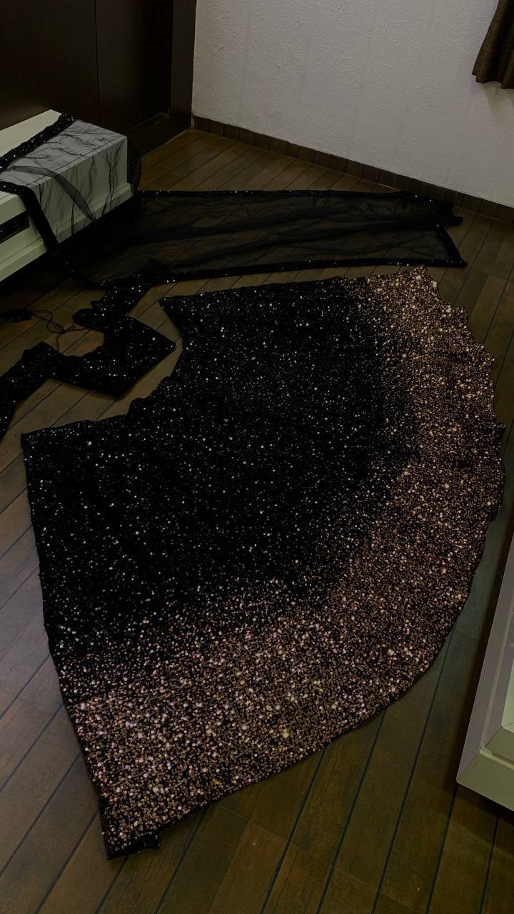 भारी सीक्वेंस वर्क के साथ पार्टी वियर लहंगा चोली