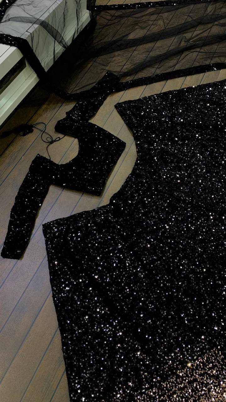 भारी सीक्वेंस वर्क के साथ पार्टी वियर लहंगा चोली