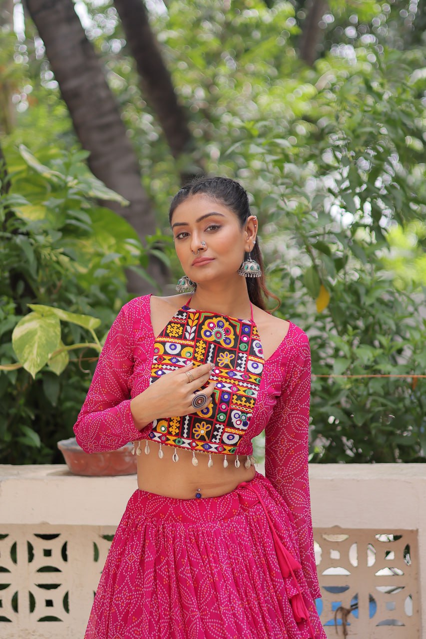 गोटा पट्टी लेस वर्क के साथ नवरात्रि स्पेशल लहंगा चोली