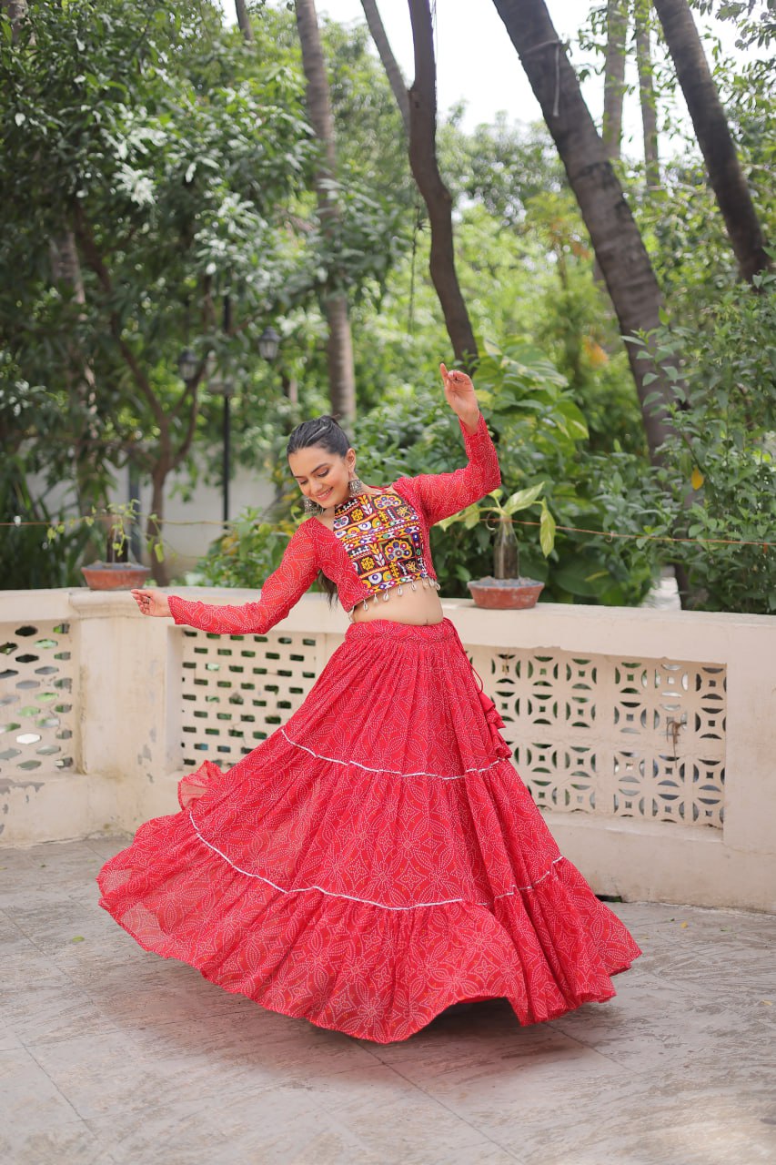 गोटा पट्टी लेस वर्क के साथ नवरात्रि स्पेशल लहंगा चोली