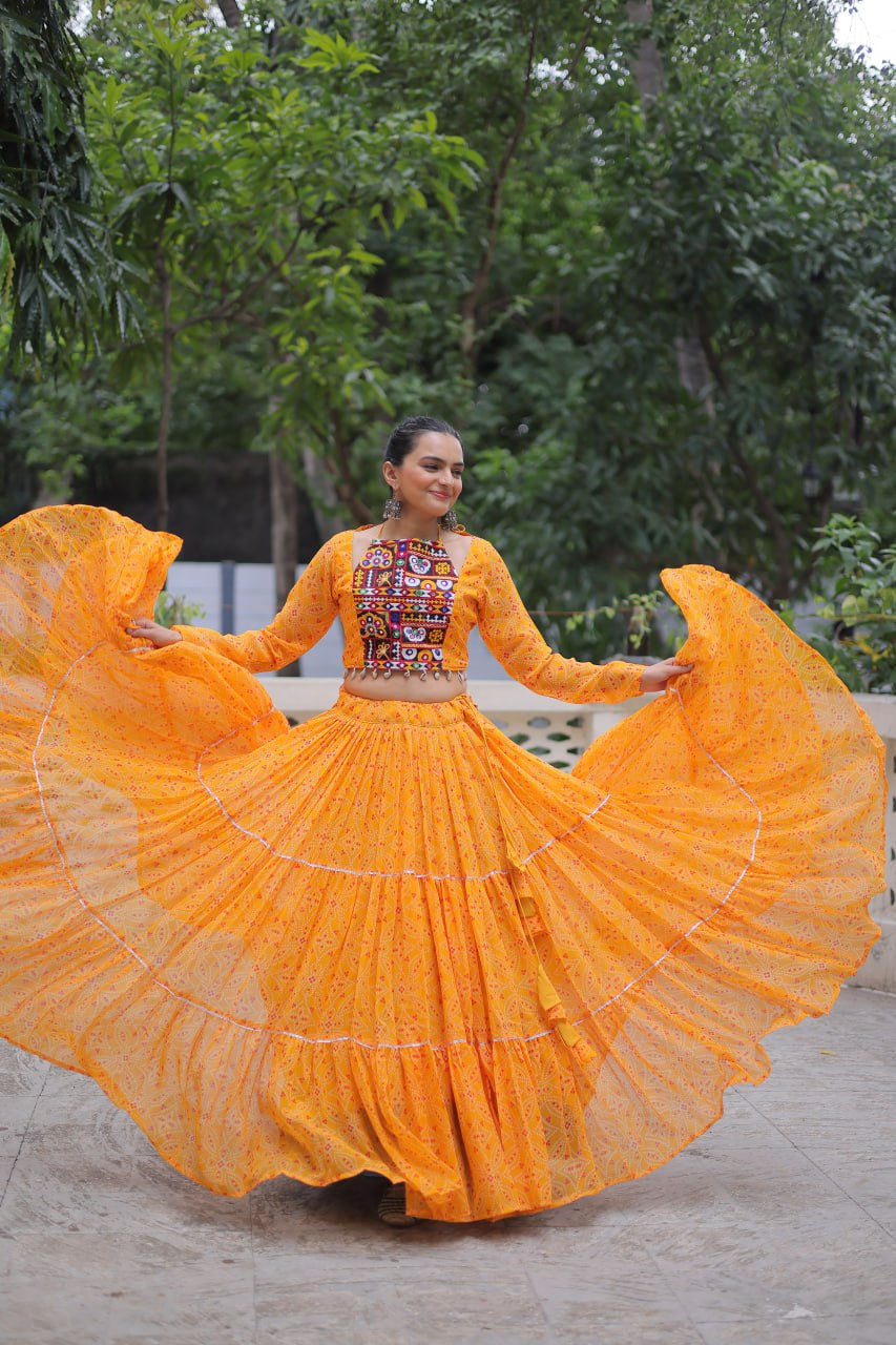 गोटा पट्टी लेस वर्क के साथ नवरात्रि स्पेशल लहंगा चोली