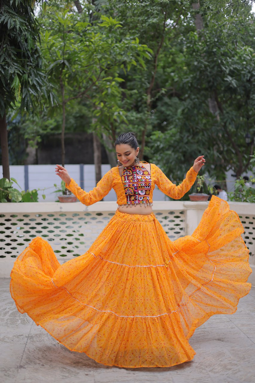 गोटा पट्टी लेस वर्क के साथ नवरात्रि स्पेशल लहंगा चोली