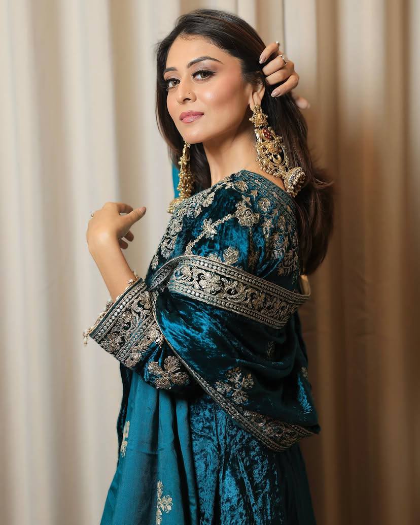 पार्टी वियर लुक डिज़ाइनर टॉप और बॉटम दुपट्टे के साथ