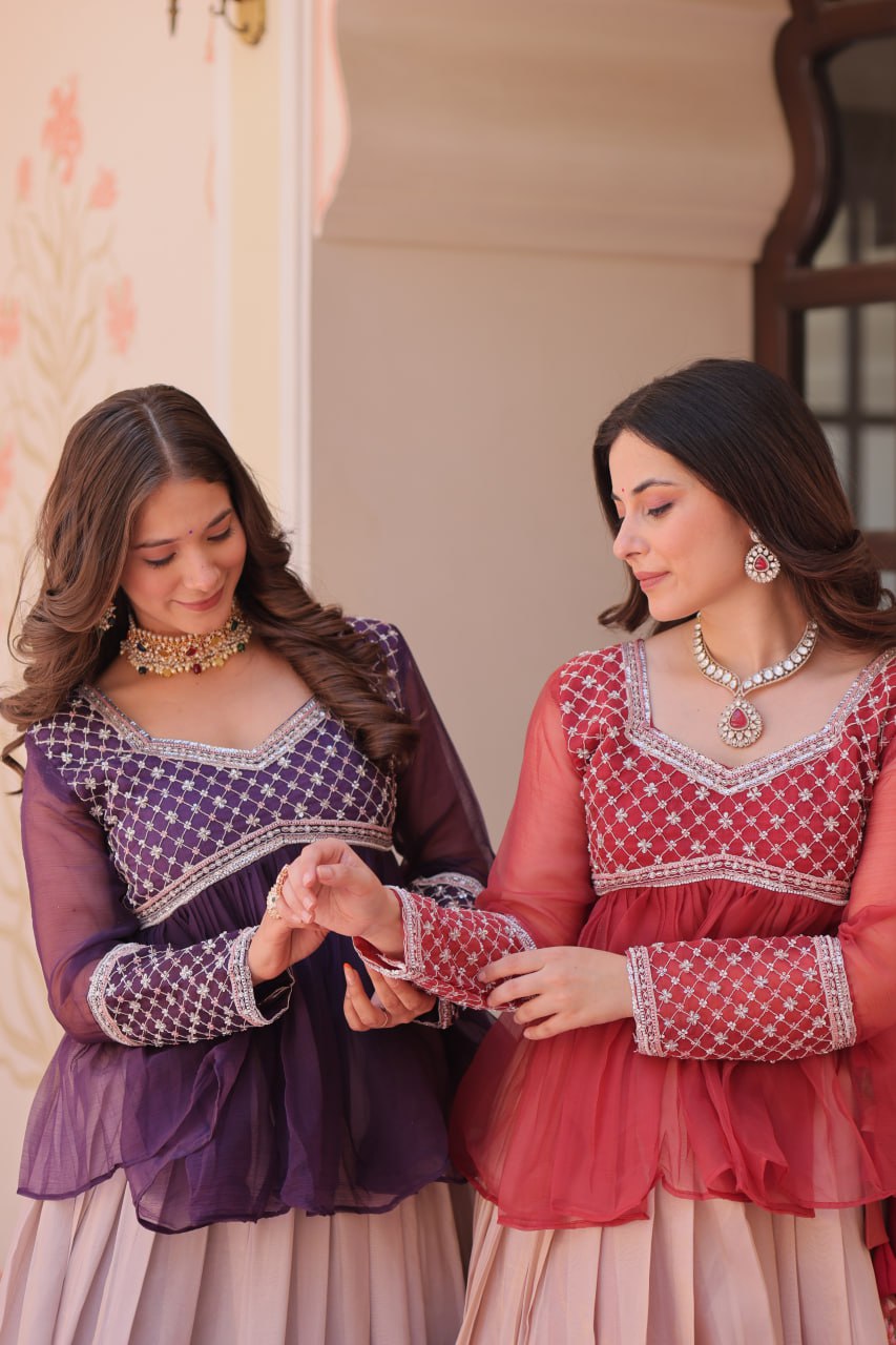 पार्टी वियर लुक: फ्लावर प्रिंट के साथ खूबसूरत लहंगा चोली